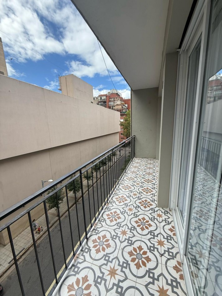 3 ambientes a la calle c/balcon corrido