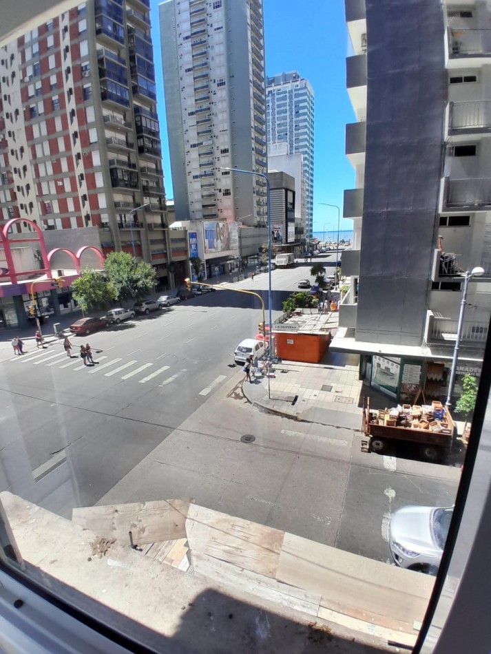 Departamento 2 ambientes a la calle con balcon frances