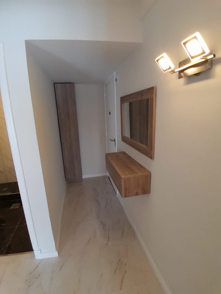 Departamento 2 ambientes a la calle con balcon frances