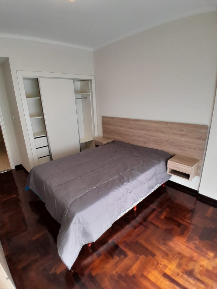 Departamento 2 ambientes a la calle con balcon frances