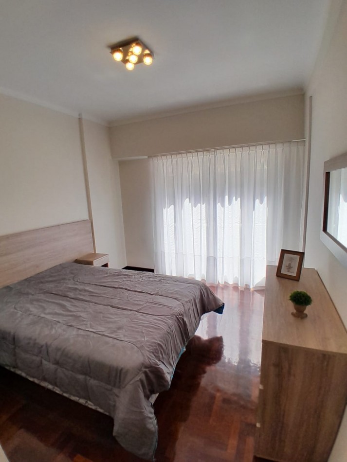 Departamento 2 ambientes a la calle con balcon frances