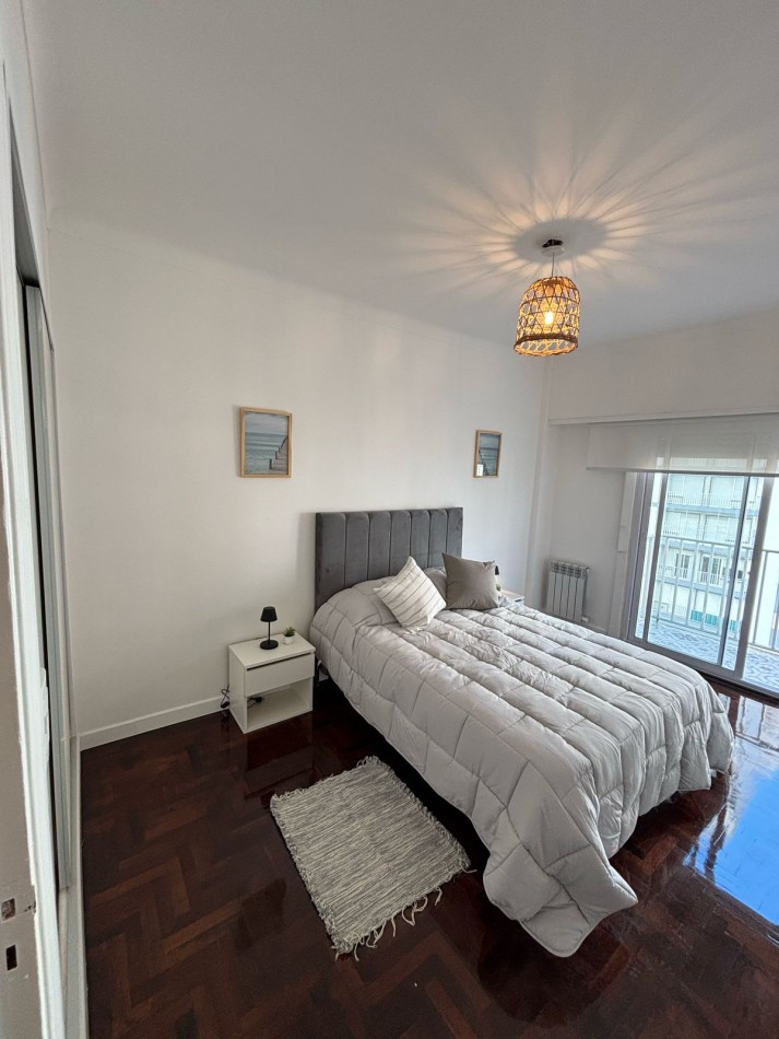 Departamento de 3 ambientes a la calle con balcon corrido