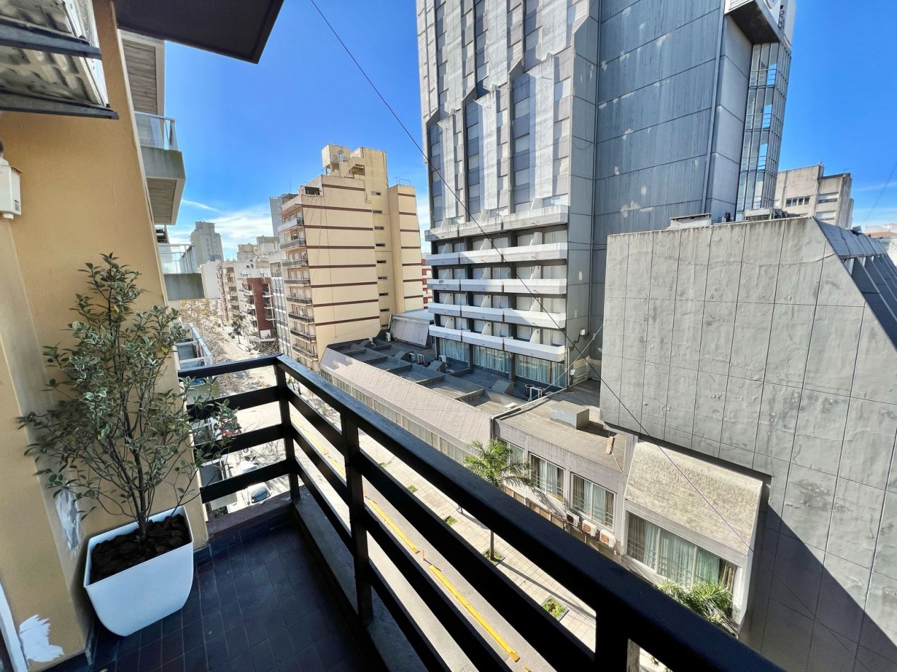 Departamento 5 ambientes c/balcon saliente y cochera fija