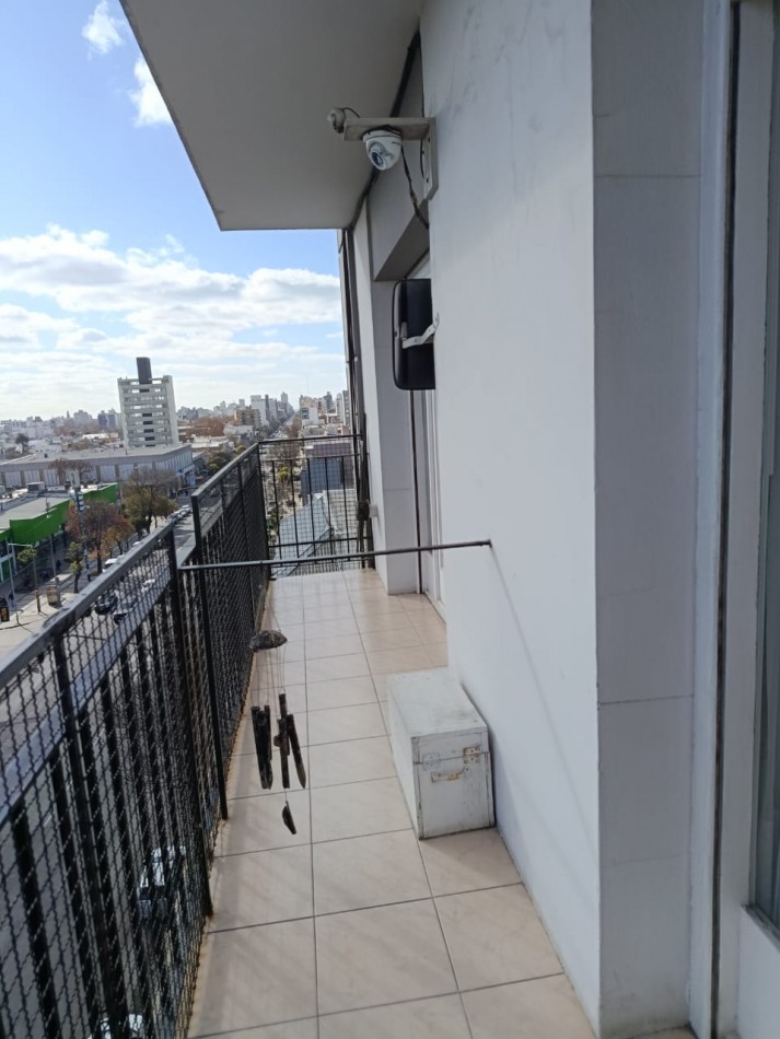 Departamento 3 ambientes con balcon saliente
