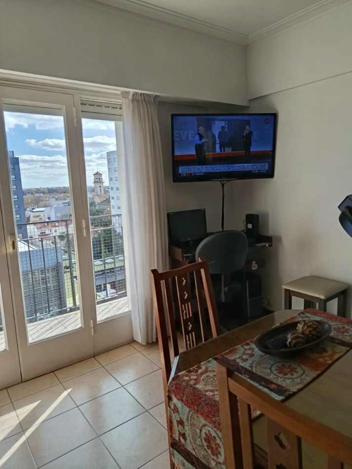 Departamento 3 ambientes con balcon saliente