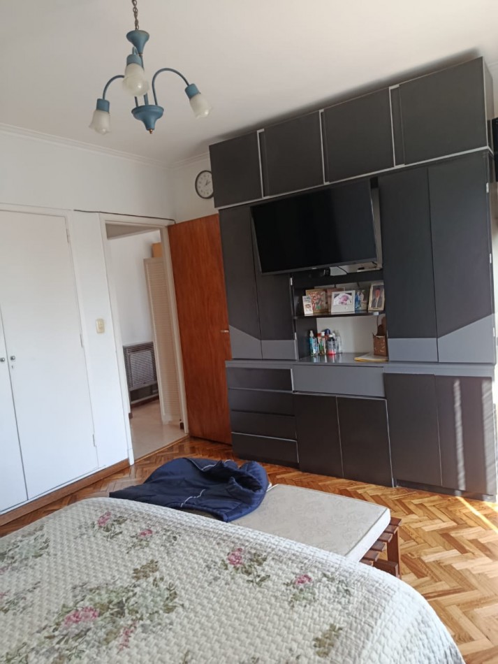 Departamento 3 ambientes con balcon saliente