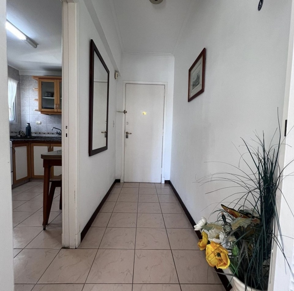 Departamento 3 ambientes con balcon saliente