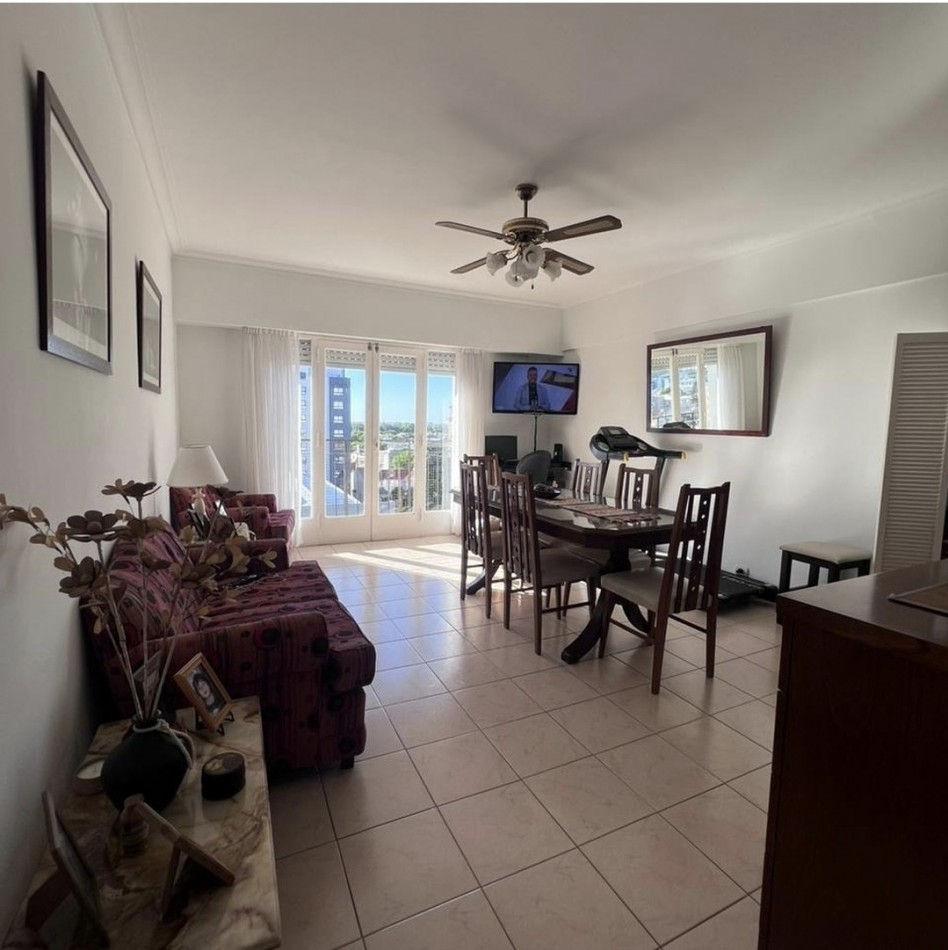 Departamento 3 ambientes con balcon saliente