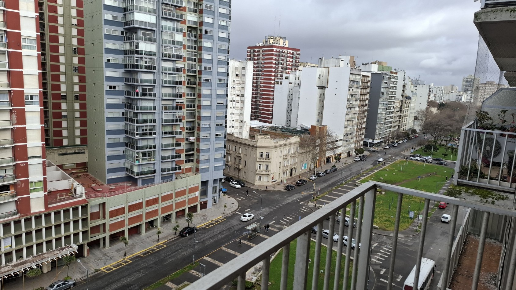 Departamento 3 ambientes con cochera y vista al mar
