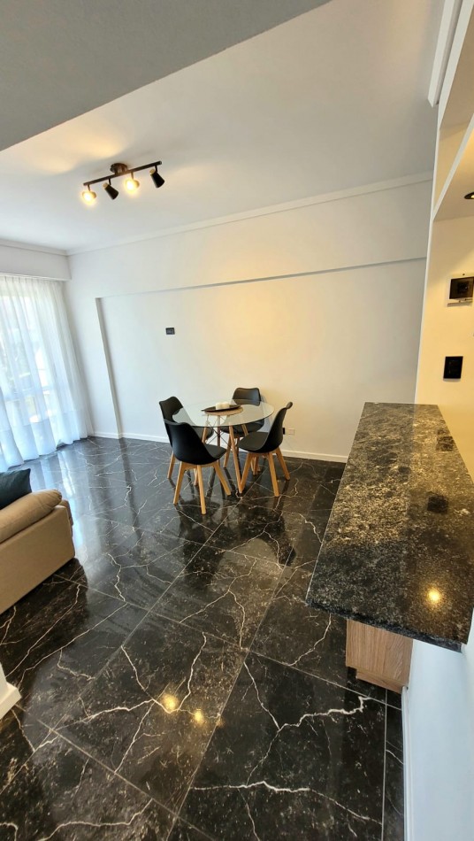 Departamento 2 ambientes a la calle con balcon
