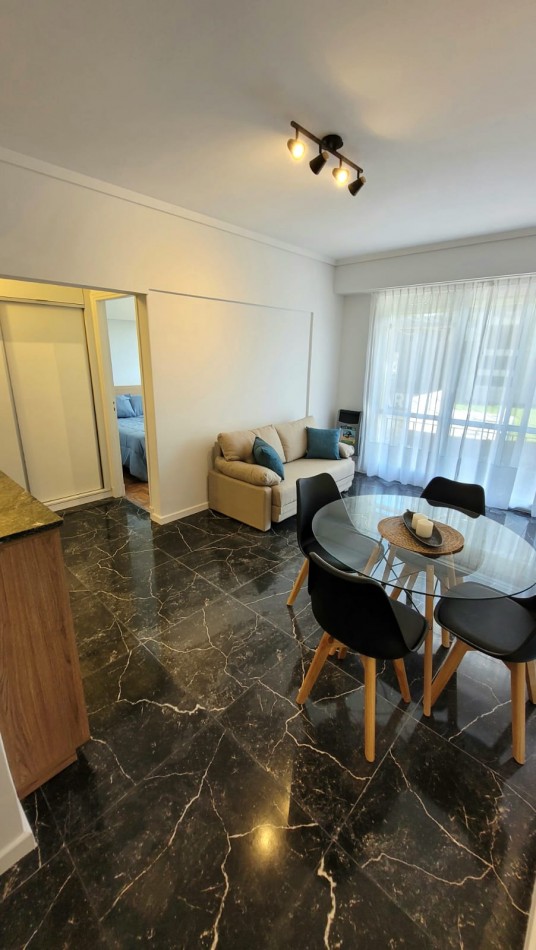 Departamento 2 ambientes a la calle con balcon