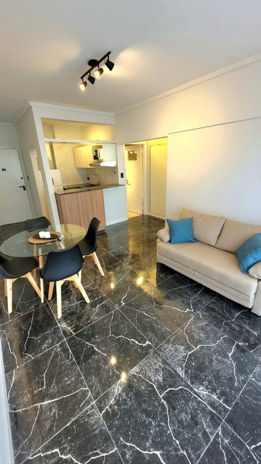 Departamento 2 ambientes a la calle con balcon