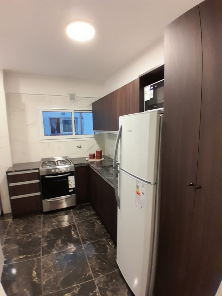 Departamento 2 ambientes c/dep, y espacio de cochera