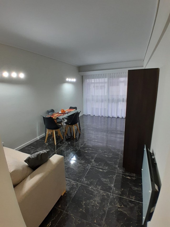 Departamento 2 ambientes c/dep, y espacio de cochera
