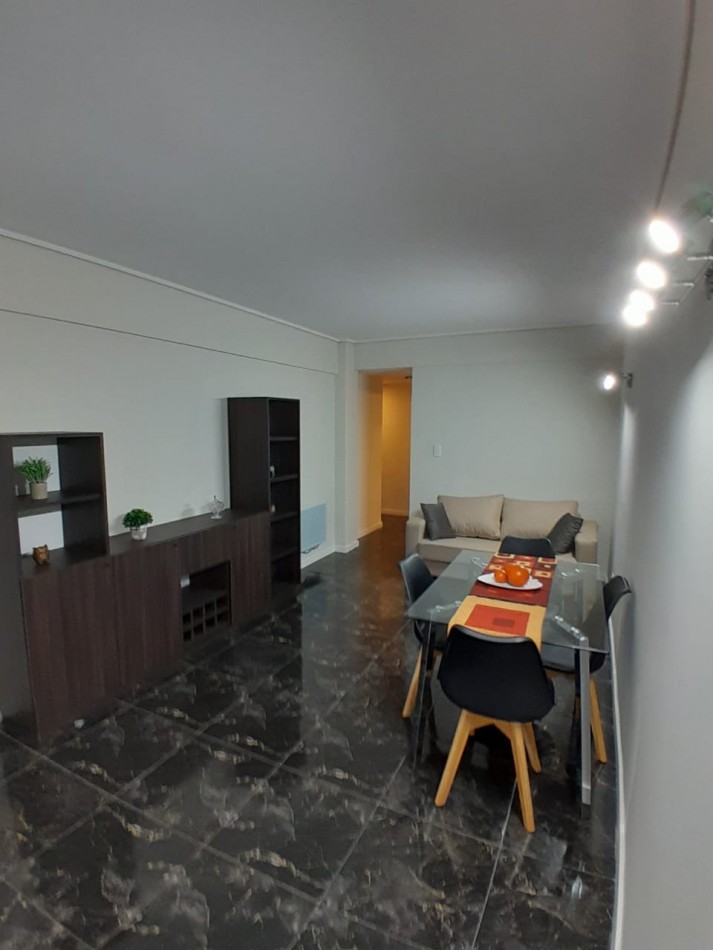 Departamento 2 ambientes c/dep, y espacio de cochera