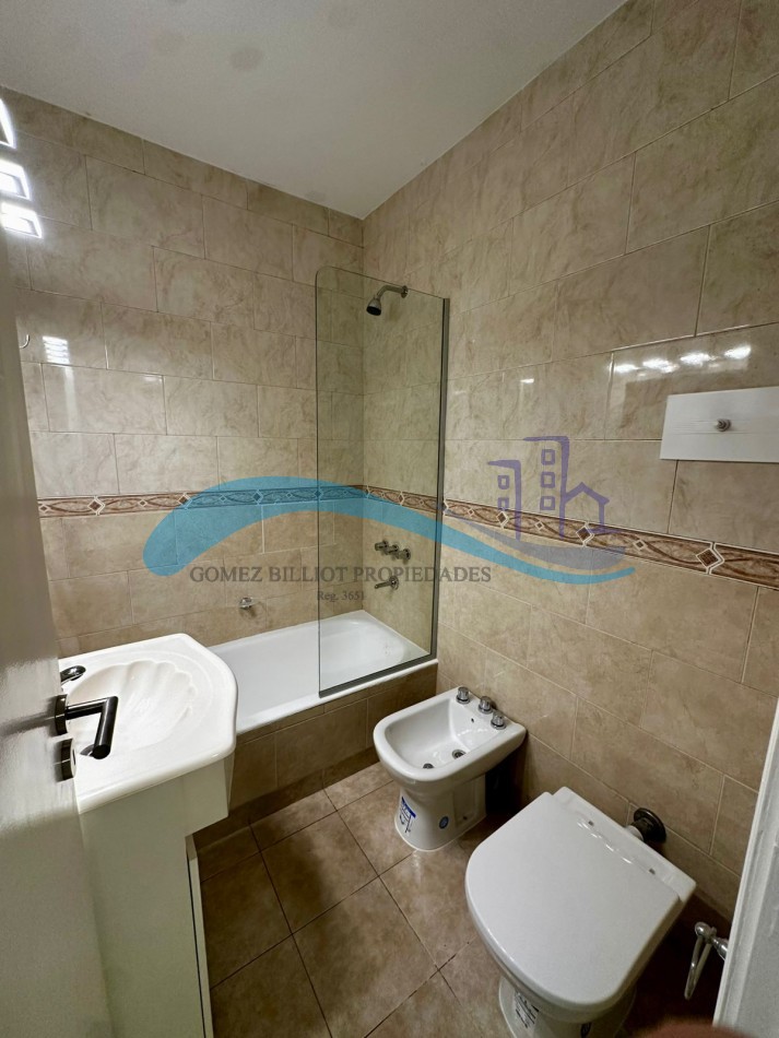 Departamento 2 ambientes con dependencia a la calle con balcon