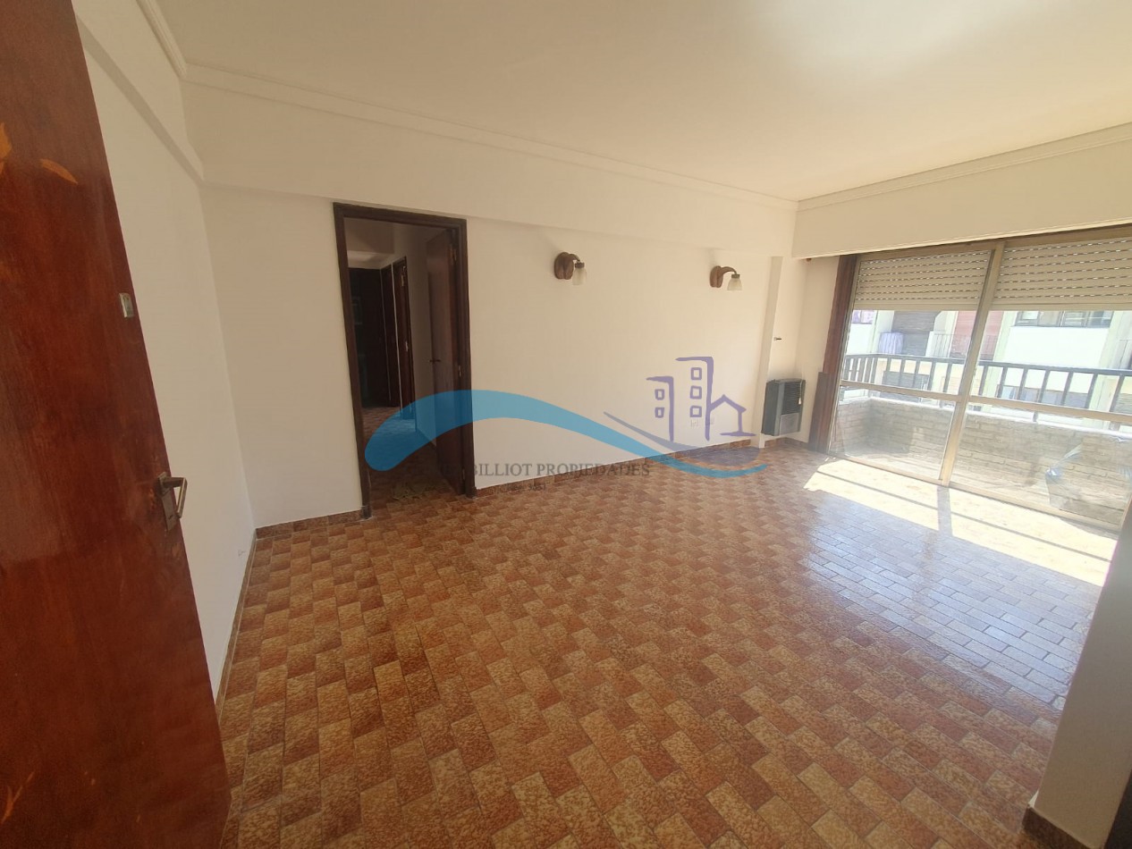 Departamento 3 ambientes a la calle con balcon