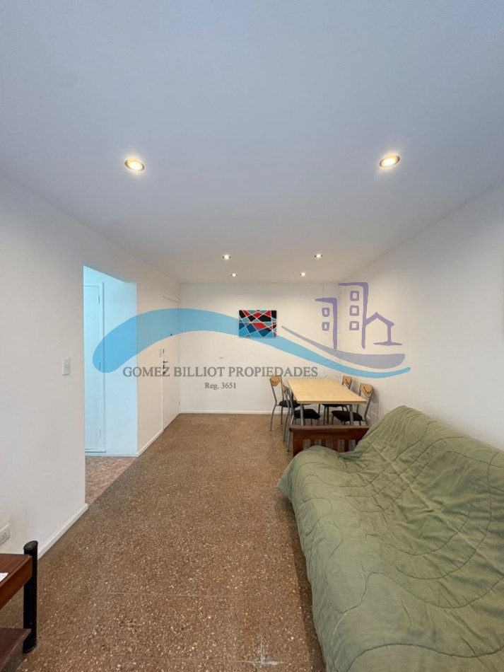 Departamento 2 ambientes con balcon a la calle