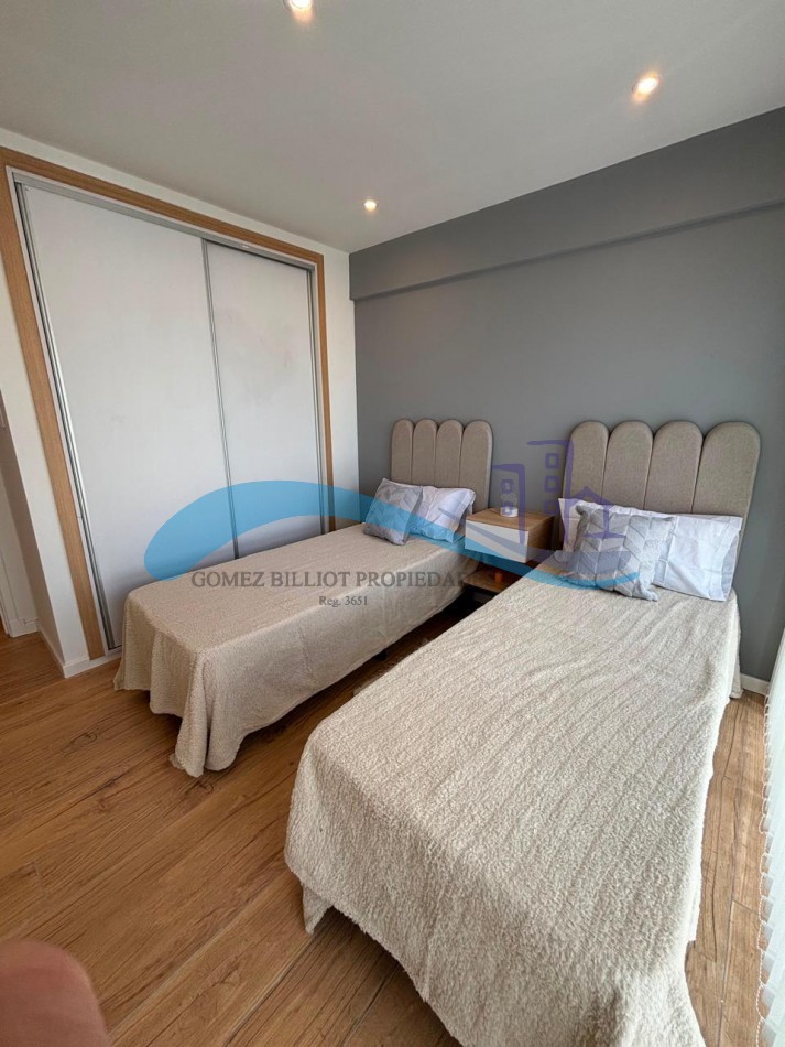 Departamento de 3 ambientes a la calle con balcon y vista al mar