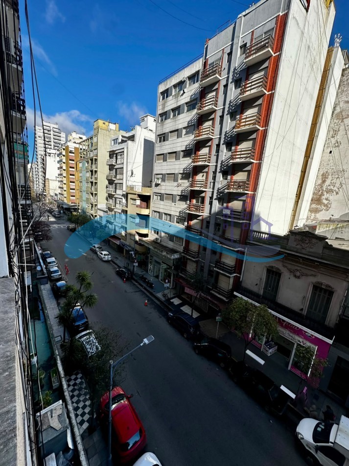 Departamento 3 ambientes con ventanal a la calle