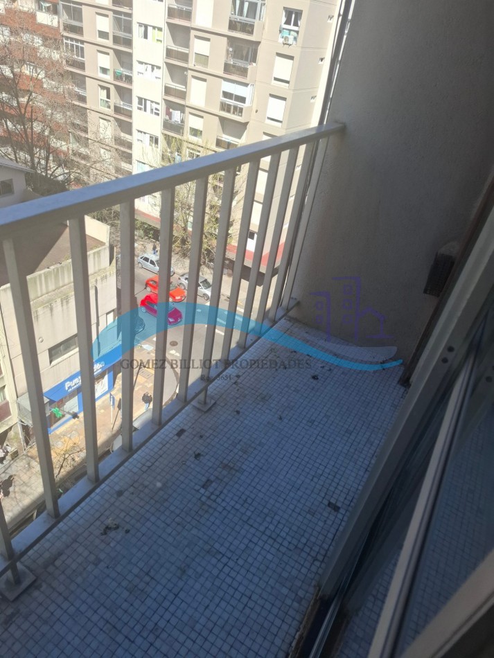 Alquiler 24 meses ambiente con balcon a la calle SIN EXPENSAS