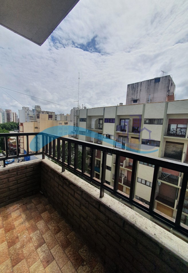 Departamento 3 ambientes a la calle con balcon