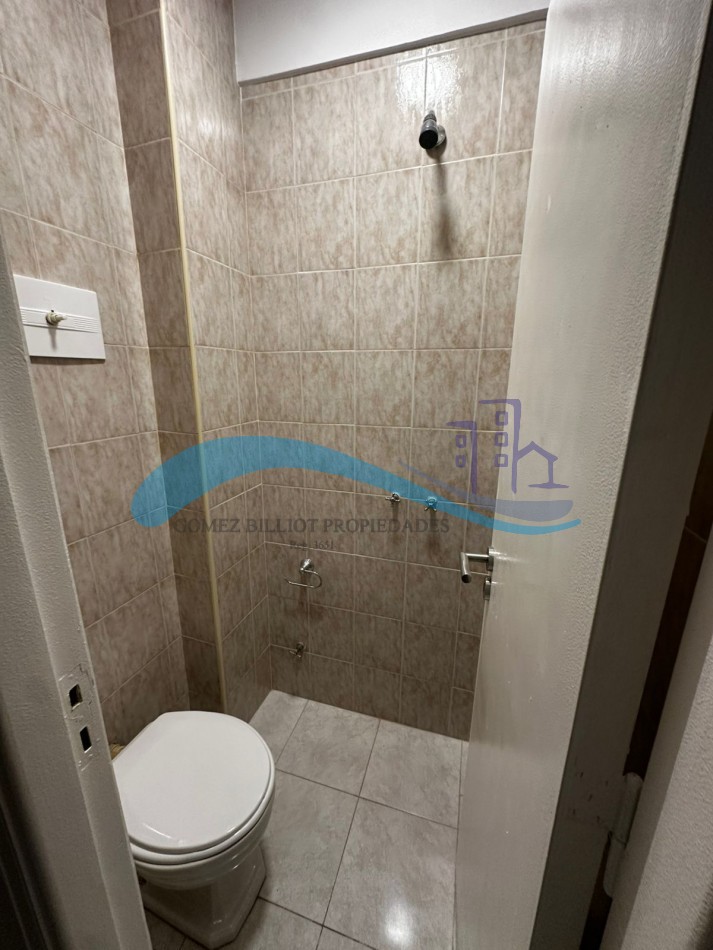 Departamento 2 ambientes con dependencia a la calle con balcon