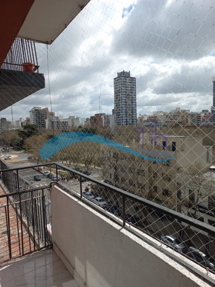 Departamento 2 ambientes a la calle con balcon