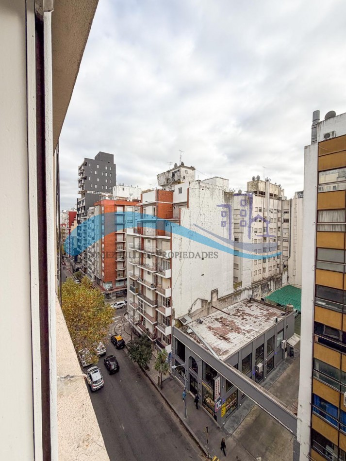 Departamento en venta de 2 ambientes a la calle