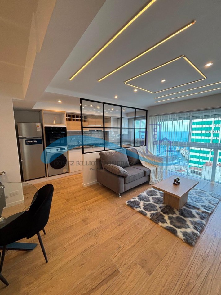 Departamento de 3 ambientes a la calle con balcon y vista al mar