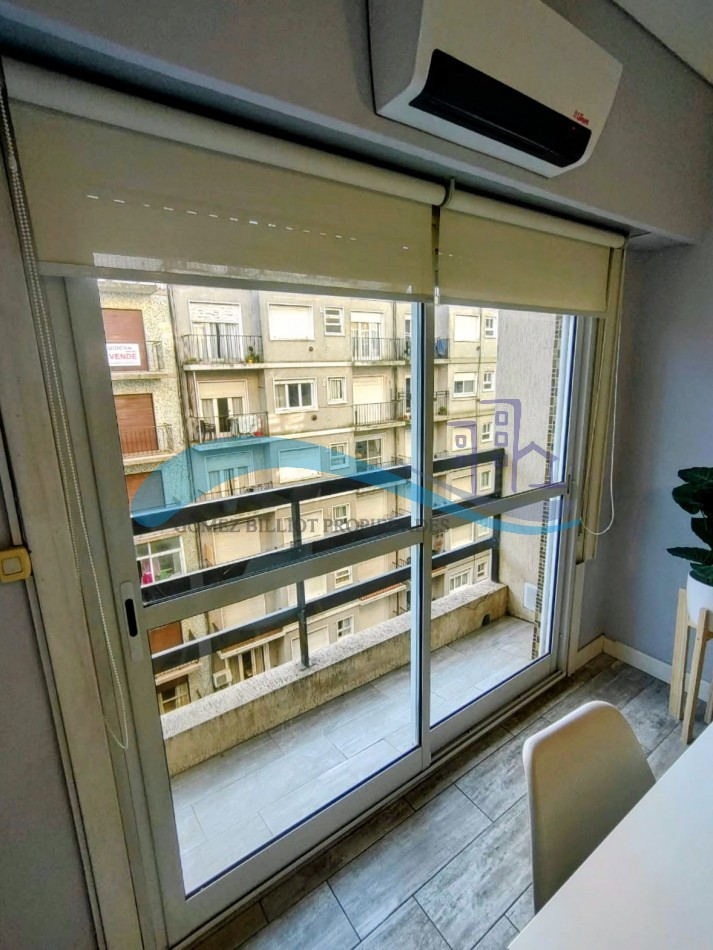 Departamento 1 ambiente a la calle con balcon