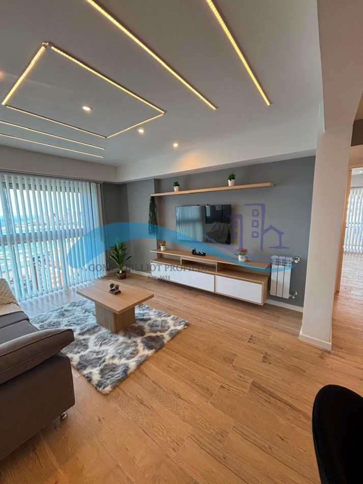 Departamento de 3 ambientes a la calle con balcon y vista al mar