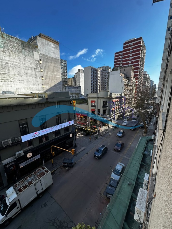 Departamento 3 ambientes con ventanal a la calle