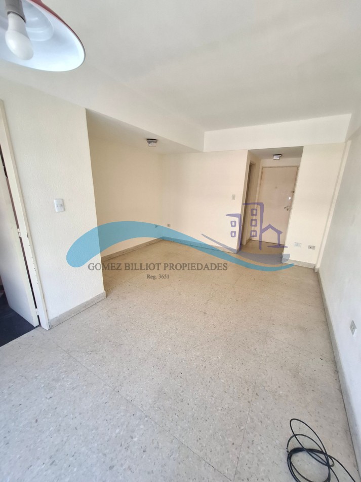 Alquiler 24 meses ambiente con balcon a la calle SIN EXPENSAS