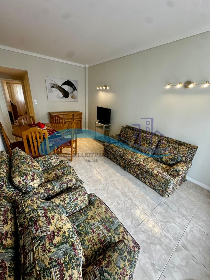 Departamento 2 ambientes con dependencia a la calle con balcon