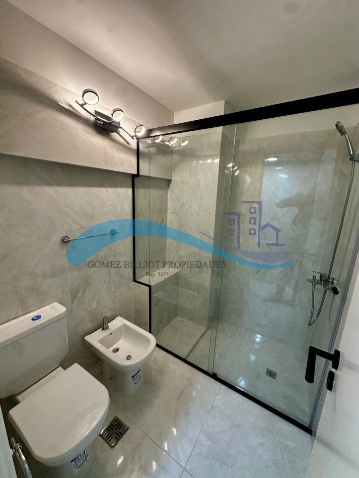 Departamento 3 ambientes con ventanal a la calle