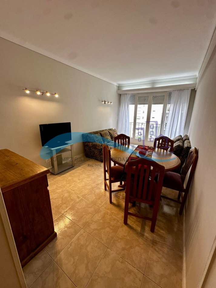 Departamento 2 ambientes con dependencia a la calle con balcon