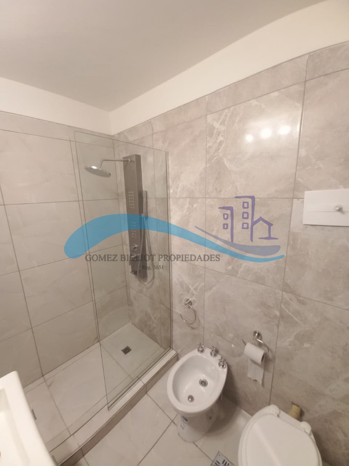 Departamento 3 ambientes a la calle con balcon