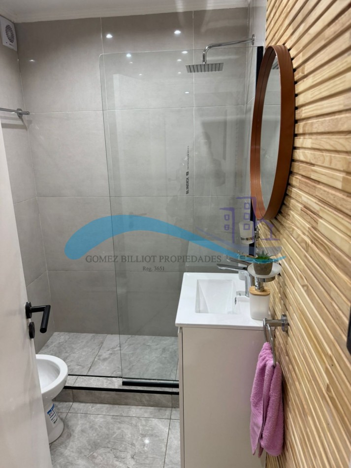 Departamento 2 ambientes con balcon a la calle y patio