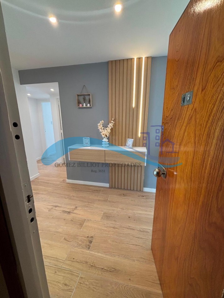 Departamento de 3 ambientes a la calle con balcon y vista al mar