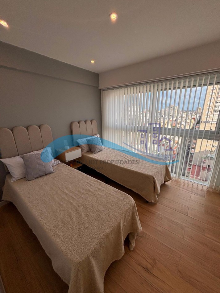 Departamento de 3 ambientes a la calle con balcon y vista al mar