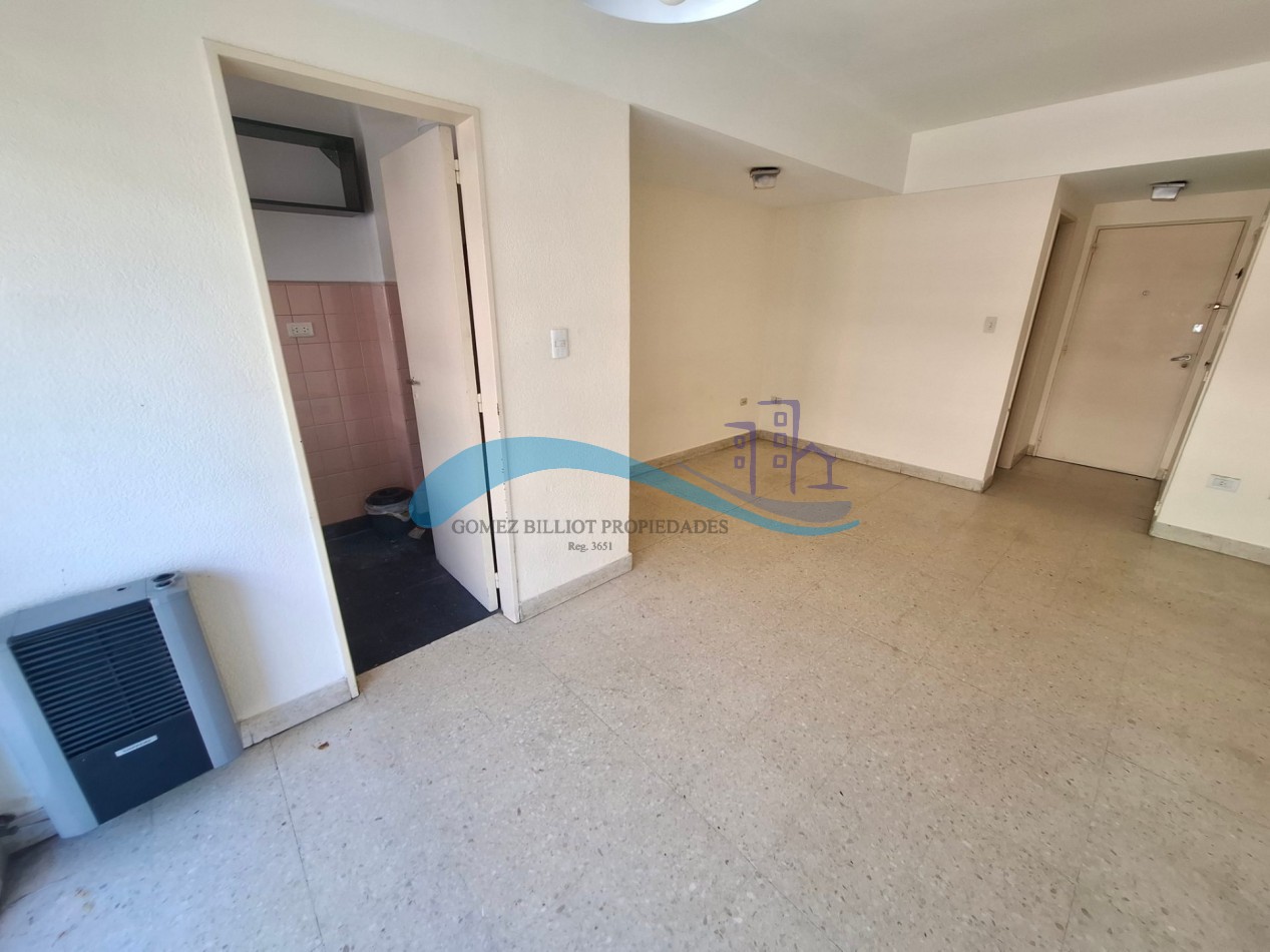 Alquiler 24 meses ambiente con balcon a la calle SIN EXPENSAS