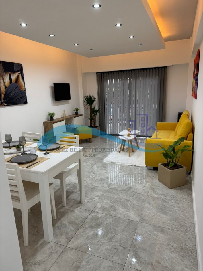 Departamento 2 ambientes con balcon a la calle y patio