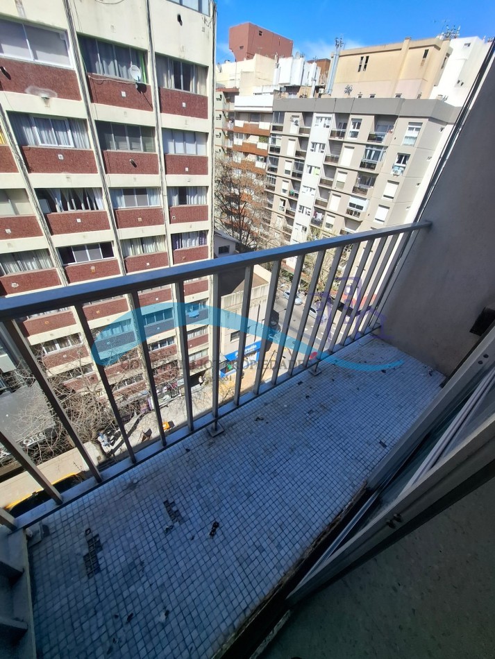 Alquiler 24 meses ambiente con balcon a la calle SIN EXPENSAS