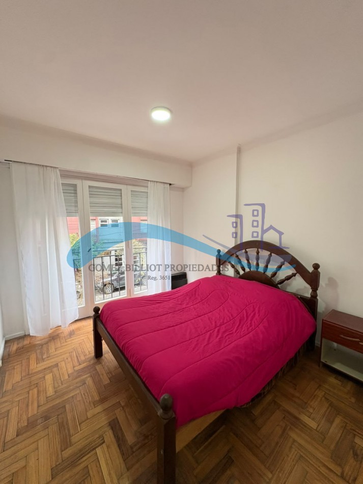 Departamento 2 ambientes con balcon a la calle