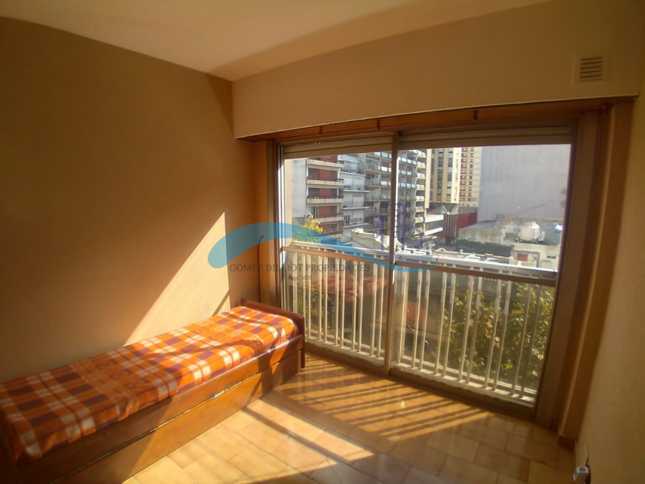 Departamento de 2 ambientes a la calle con balcon frances