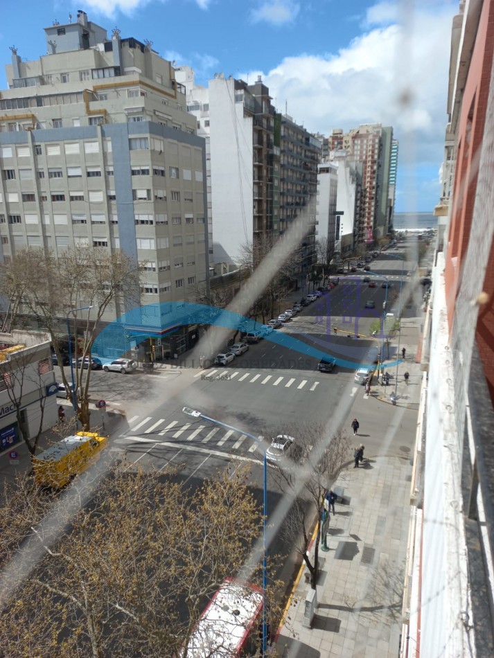 Departamento 2 ambientes a la calle con balcon