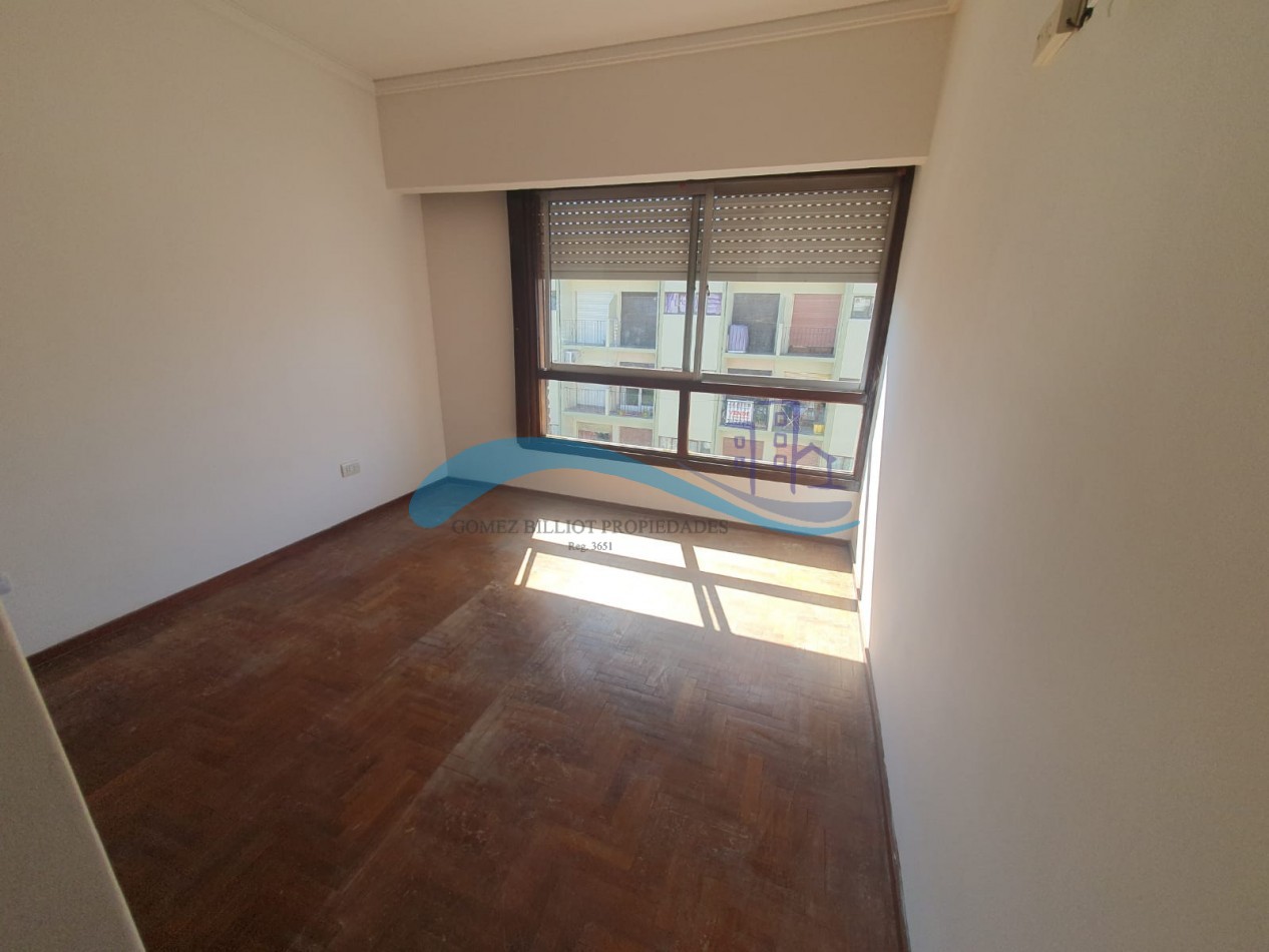 Departamento 3 ambientes a la calle con balcon