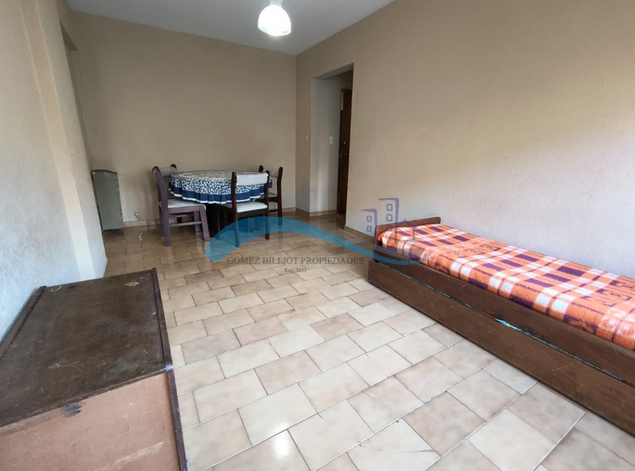 Departamento de 2 ambientes a la calle con balcon frances