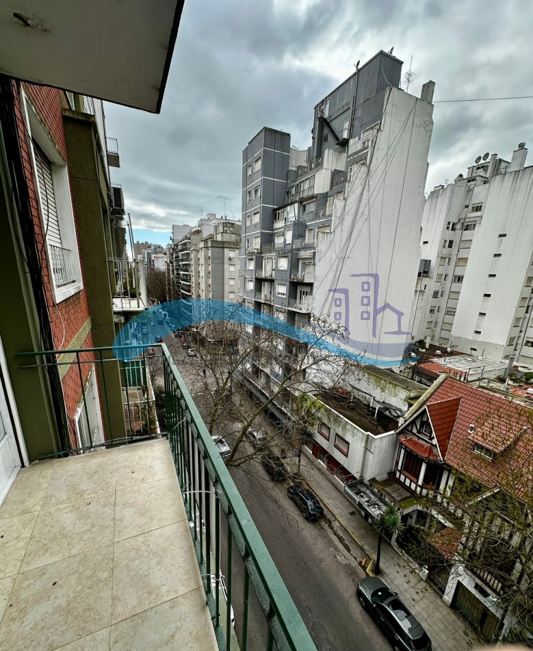 Departamento 2 ambientes con dependencia a la calle con balcon